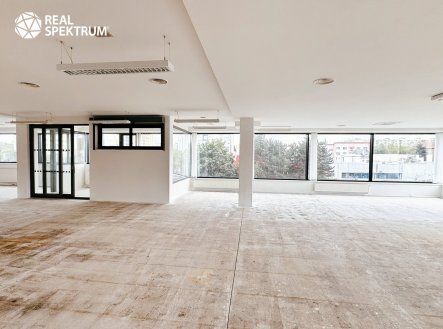 Pronájem kanceláře, 427 m²
