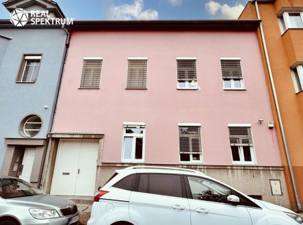 Pronájem kanceláře, 407 m²