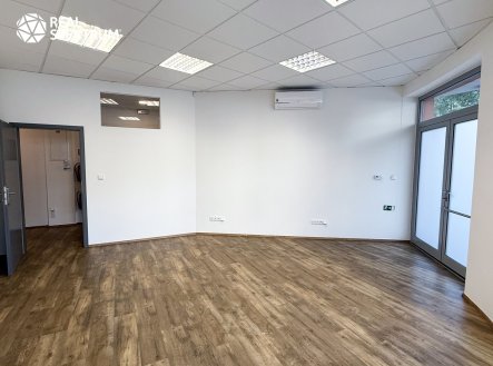 Pronájem kanceláře, 81 m²