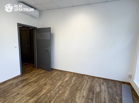 Pronájem kanceláře, 81 m²