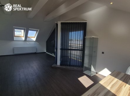 Pronájem bytu, 2+kk, 74 m²