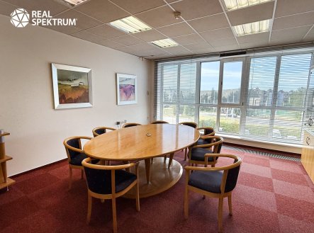 Pronájem kanceláře, 412 m²