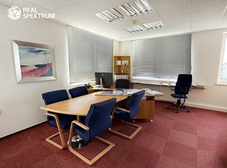 Pronájem kanceláře, 412 m²