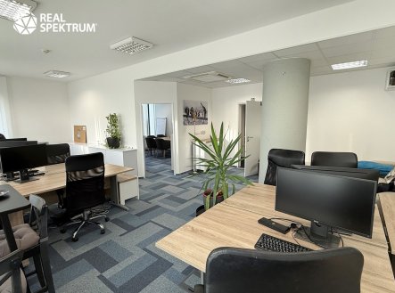 Pronájem kanceláře, 68 m²