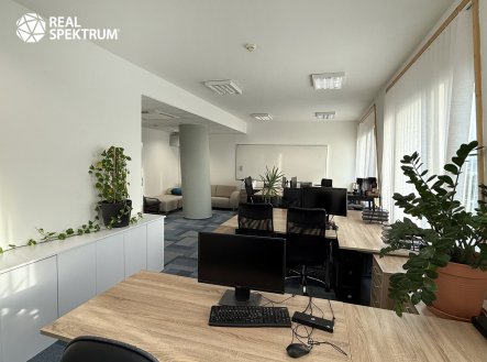 Pronájem kanceláře, 68 m²