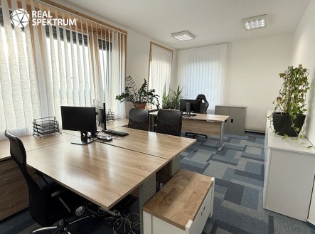 Pronájem kanceláře, 68 m²