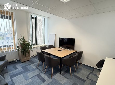 Pronájem kanceláře, 68 m²