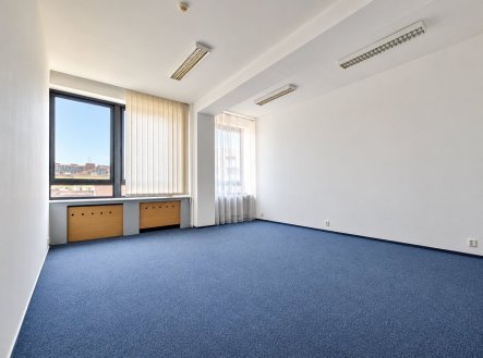 Pronájem kanceláře, 364 m²