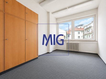 Pronájem kanceláře, 218 m²