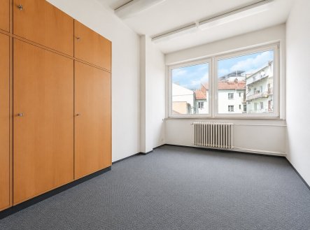 4 | Pronájem - kanceláře, 218 m²