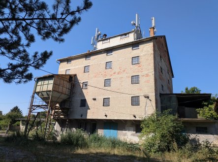 Pronájem komerčního objektu, výroba, 1 400 m²