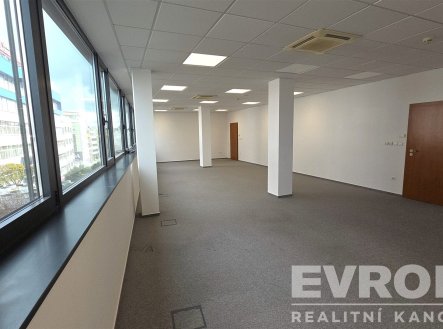 Pronájem kanceláře, 78 m²