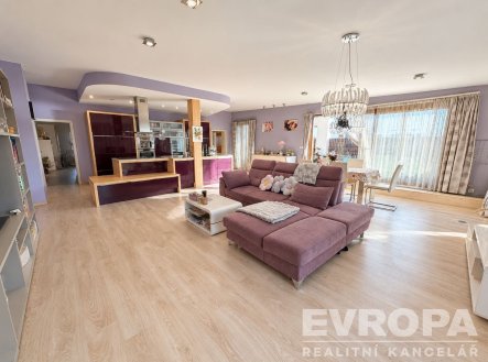 Pronájem bytu, 3+kk, 153 m²