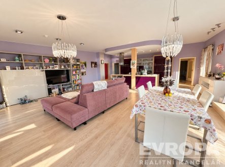 Pronájem bytu, 3+kk, 153 m²