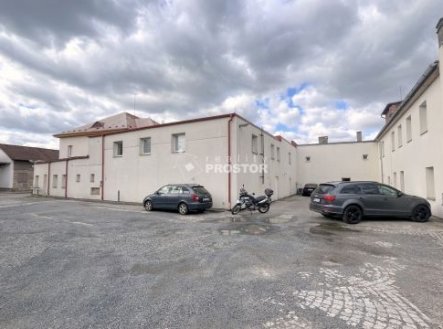 Pronájem kanceláře, 619 m²