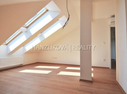 Pronájem bytu, 2+kk, 68 m²