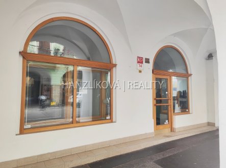 Pronájem obchodní prostory, 66 m²