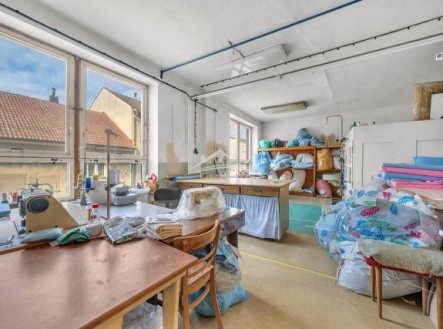 Prodej komerčního objektu, administrativní budova, 1 098 m²