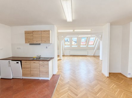 Pronájem kanceláře, 150 m²