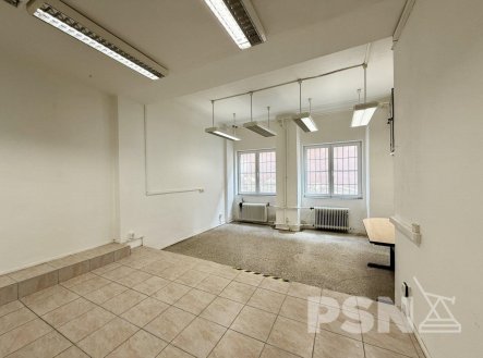 Pronájem komerčního objektu, sklad, 678 m²