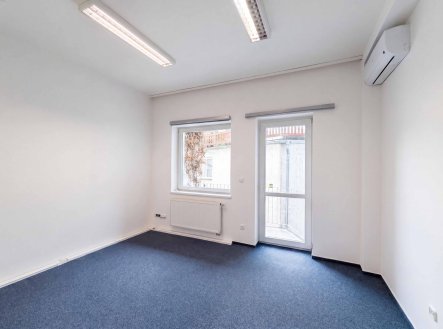 Pronájem kanceláře, 209 m²