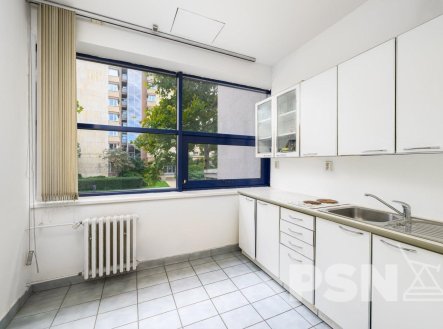Praktické kanceláře na Žižkově | Pronájem - kanceláře, 27 m²