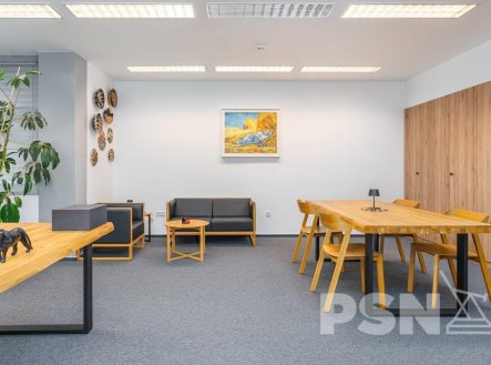 Pronájem kanceláře, 450 m²