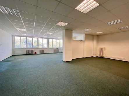 Pronájem kanceláře, 250 m²
