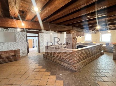 Pronájem obchodní prostory, 300 m²