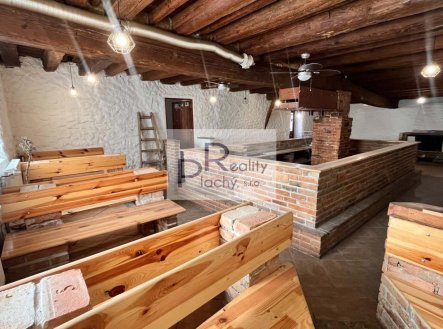 Pronájem obchodní prostory, 300 m²