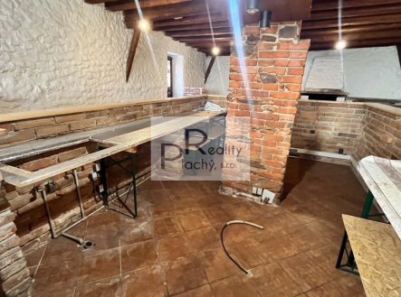 Pronájem obchodní prostory, 300 m²