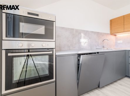 Pronájem bytu, 4+kk, 80 m²