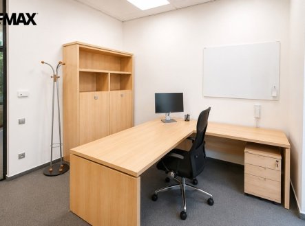 Pronájem kanceláře, 63 m²
