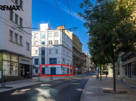 Pronájem kanceláře, 210 m²