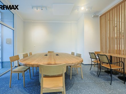 Pronájem obchodní prostory, 210 m²