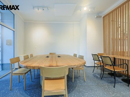 Pronájem obchodní prostory, 210 m²