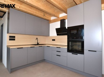 Pronájem bytu, atypický, 68 m²