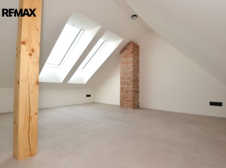 Pronájem bytu, atypický, 68 m²