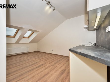 Pronájem bytu, 2+kk, 37 m²