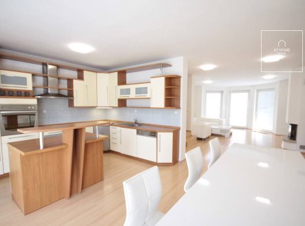 Pronájem domu/vily, 179 m²