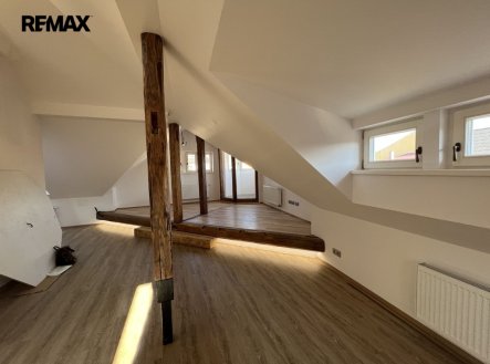 Pronájem kanceláře, 174 m²