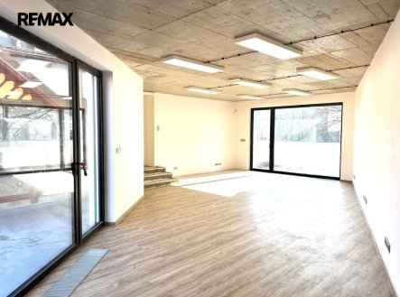 Pronájem kanceláře, 174 m²