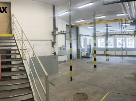 Pronájem skladu, 222 m²