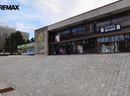 Pronájem obchodní prostory, 350 m²