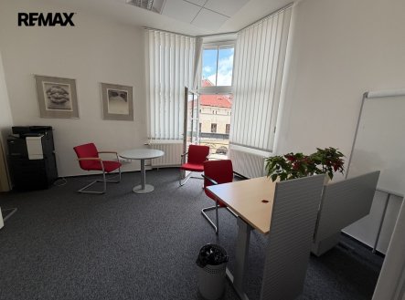 Pronájem kanceláře, 199 m²
