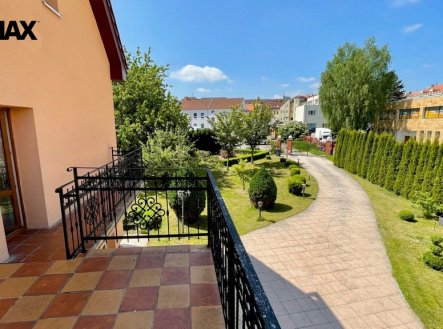 Pronájem obchodní prostory, 210 m²