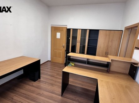 Pronájem kanceláře, 70 m²