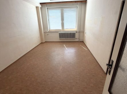 Pronájem kanceláře, 400 m²