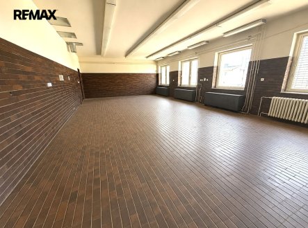 Pronájem kanceláře, 200 m²