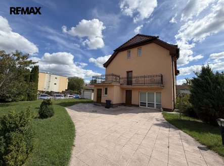 Pronájem domu/vily, 182 m² obrázek